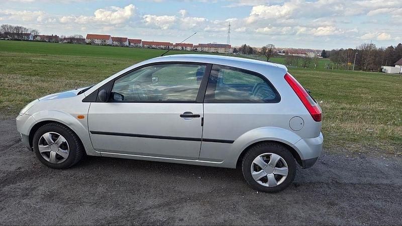 Gebraucht Ford Fiesta 60 PS (44 kW) 2003 Grau Kleinwagen