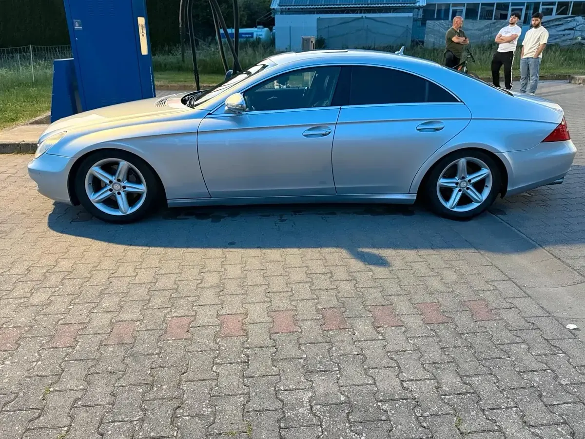 Gebraucht Mercedes CLS320 224 PS (164 kW) 2007 Silber Coupé