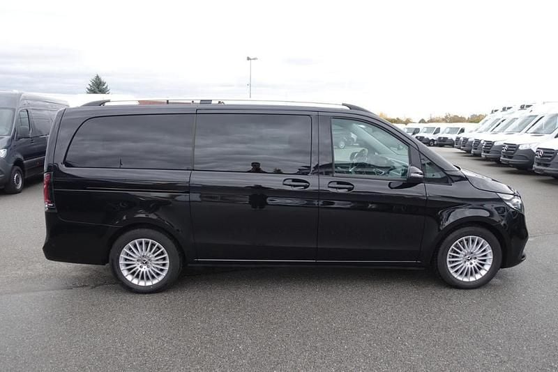 Gebraucht Mercedes V250 Style 190 PS (139 kW) 2024 Obsidianschwarz metallic Van / Kleinbus