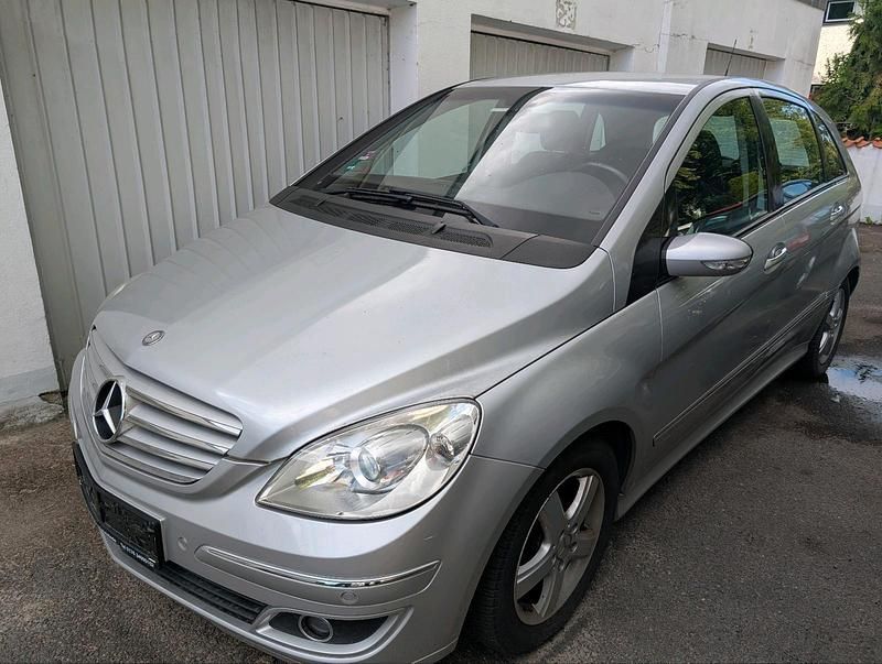 Silber Gebraucht 2006 Mercedes B200 Van / Kleinbus | 4.999 € (Fairer Preis) - Bild 1/4