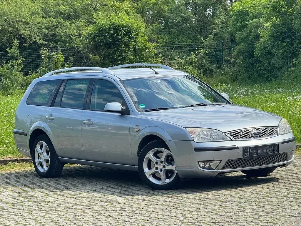 Gebraucht Ford Mondeo Ambiente 116 PS (85 kW) 2008 Grau Limousine