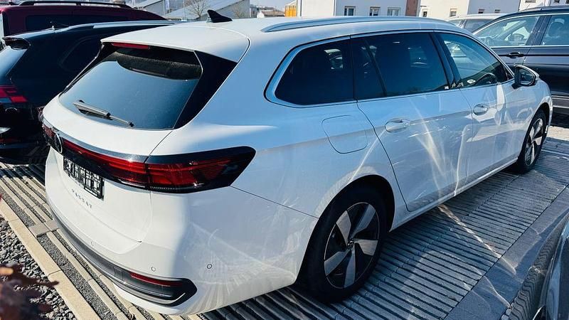 Gebraucht VW Passat Business 150 PS (110 kW) 2025 Weiß Kombi