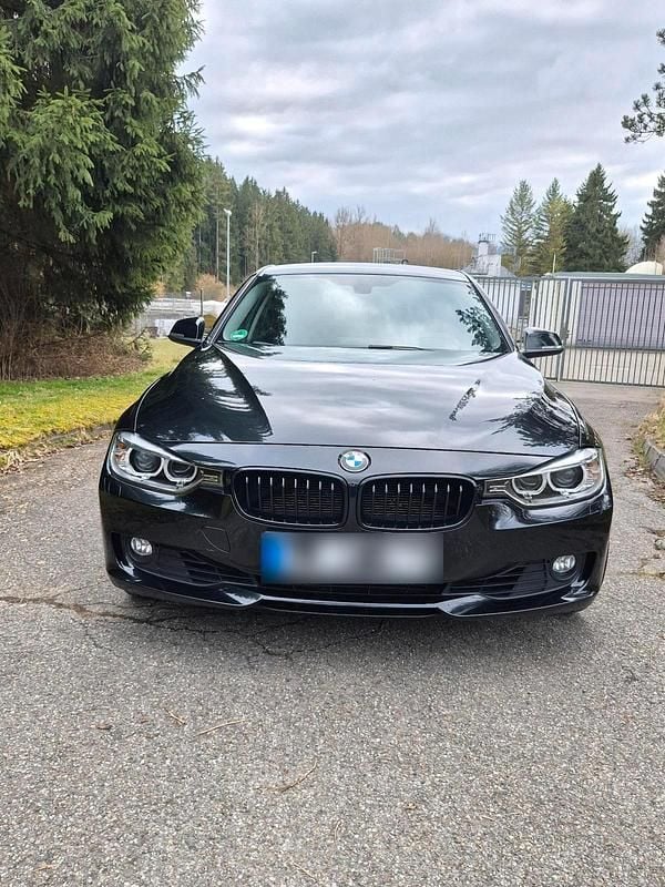 Gebraucht BMW 320 184 PS (135 kW) 2013 Schwarz Limousine