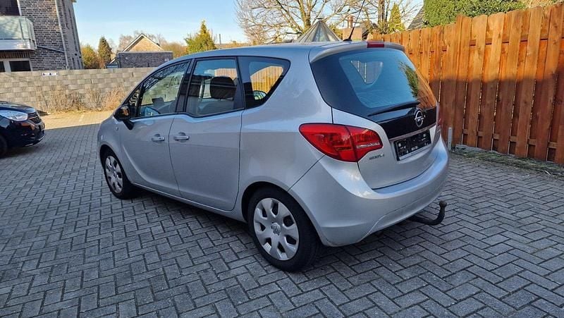 Gebraucht Opel Meriva Active 120 PS (88 kW) 2013 Argon silber/ice silver (m2) Van / Kleinbus