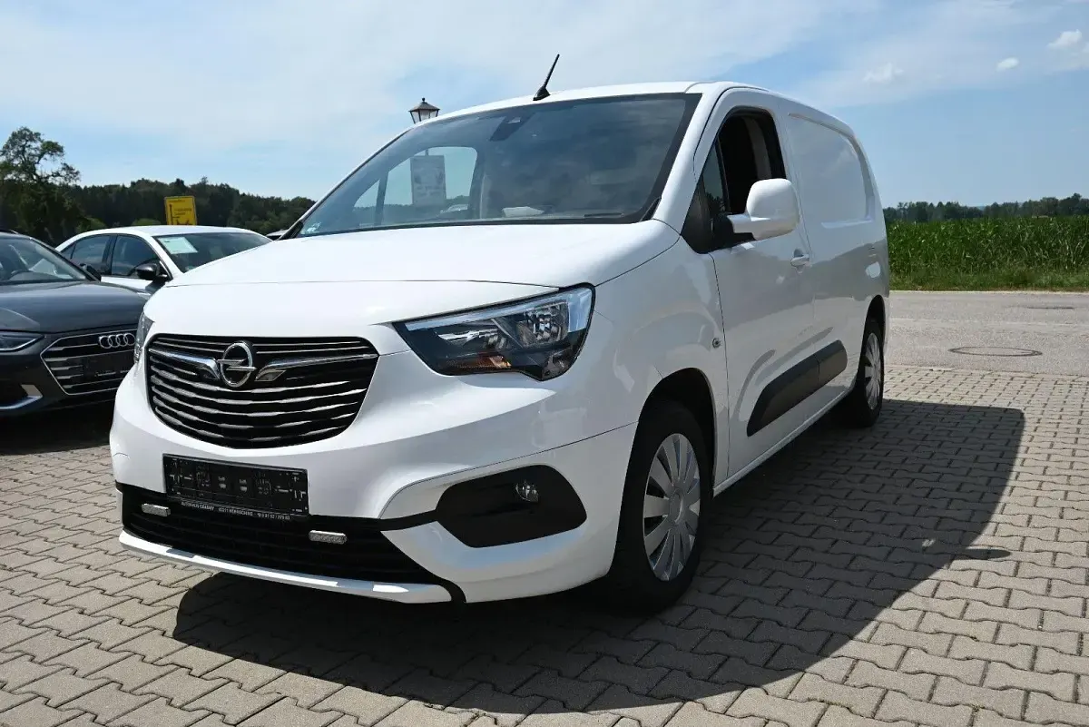 Gebraucht Opel Combo Selection 131 PS (96 kW) 2020 Weiß Van / Kleinbus