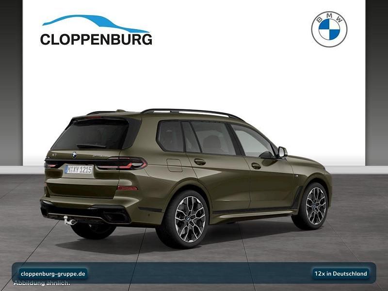 Neu BMW X7 M Sport 352 PS (258 kW) 2026 Grau SUV