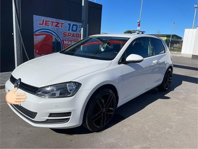 Gebraucht VW Golf VII 84 PS (61 kW) 2016 Weiß Limousine