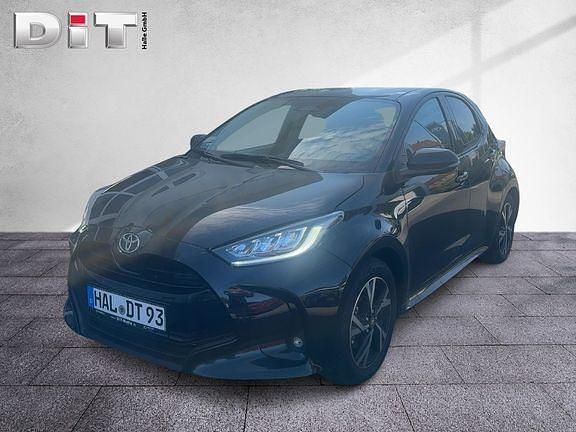 Mysticschwarz mica Gebraucht 2024 Toyota Yaris Hybrid Comfort | 19.990 € (Superpreis) - Bild 1/4