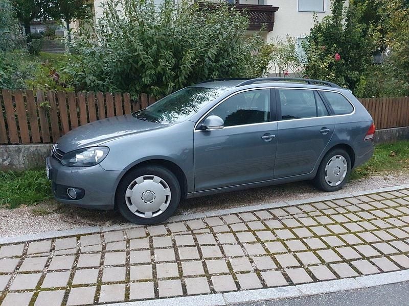 Grau Gebraucht 2011 VW Golf Comfortline Kombi | 4.970 € (Guter Preis) - Bild 1/4
