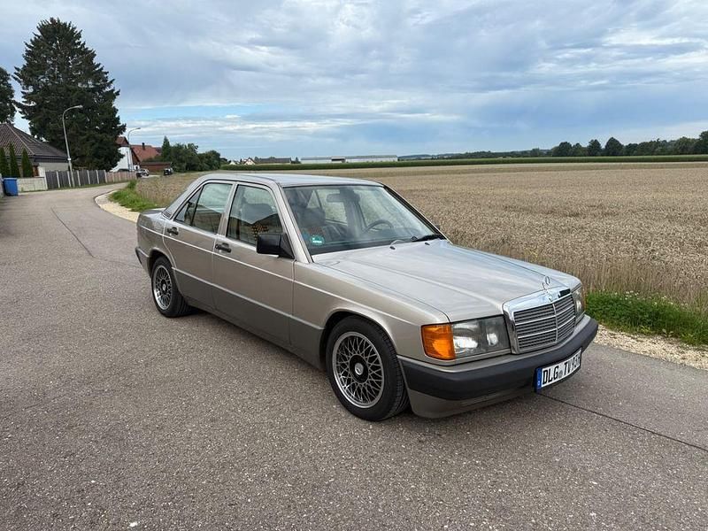 Gebraucht Mercedes 190 118 PS (86 kW) 1990 Beige Limousine