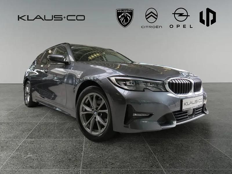 Grau Gebraucht 2020 BMW 320 Sport Line Kombi | 25.980 € (Etwas zu teuer) - Bild 1/3