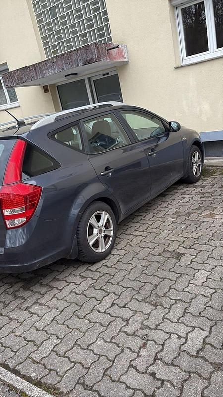 Gebraucht Kia Ceed 131 PS (96 kW) 2011 Grau Kleinwagen