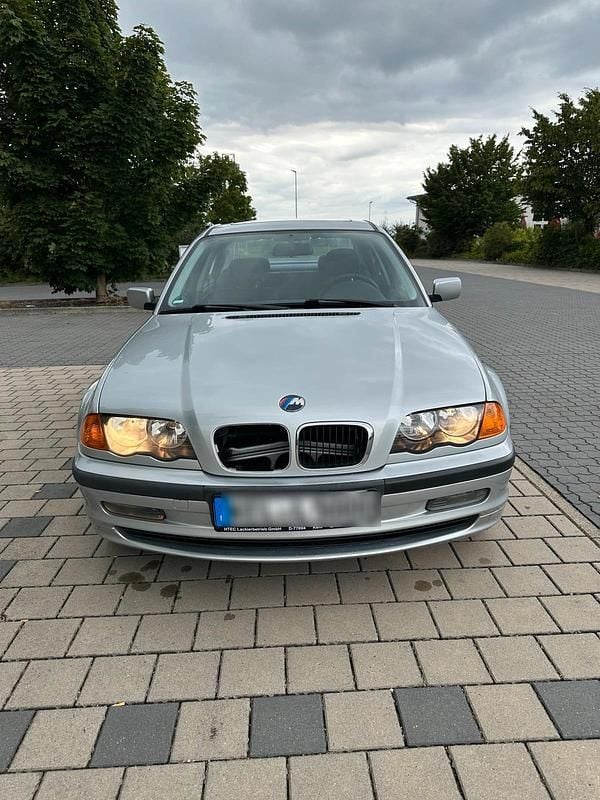 Silber Gebraucht 1999 BMW 318 Limousine | 2.000 € - Bild 1/4