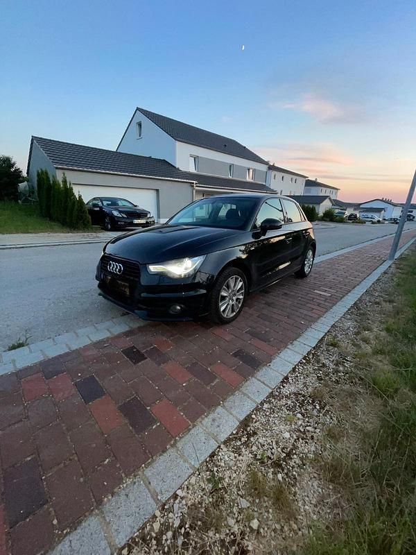 Schwarz Gebraucht 2014 Audi A1 Sportback S-Line Kleinwagen | 8.700 € (Guter Preis) - Bild 1/4