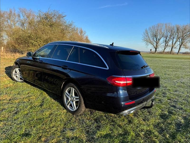 Gebraucht Mercedes E220 194 PS (142 kW) 2020 Blau Kombi