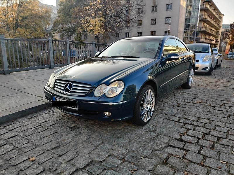 Grün Gebraucht 2002 Mercedes CLK320 Elegance Coupé | 7.490 € - Bild 1/4