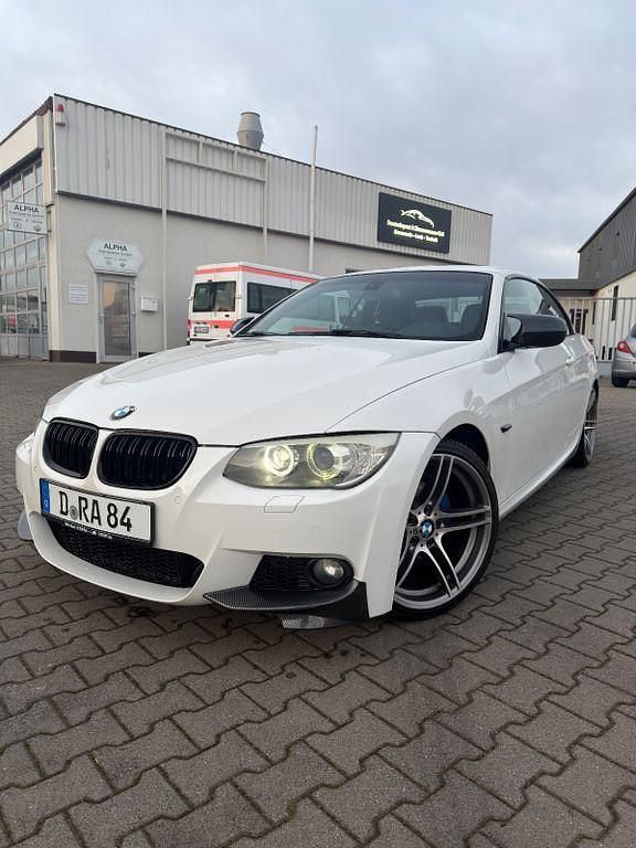 Weiß Gebraucht 2010 BMW 318 Cabriolet M Sport Cabrio | 9.999 € (Fairer Preis) - Bild 1/4