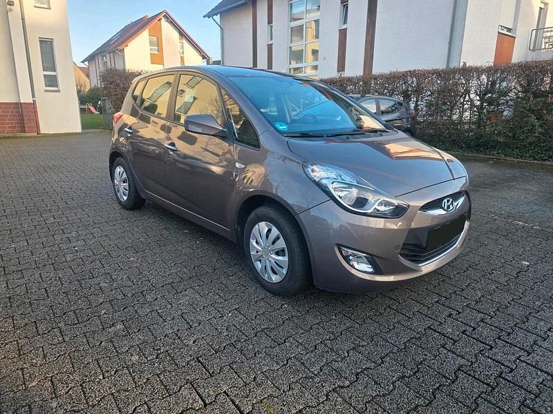 Gebraucht Hyundai ix20 90 PS (66 kW) 2014 Braun Kleinwagen