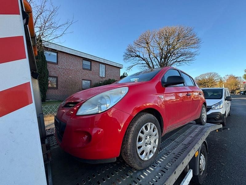 Gebraucht Hyundai i20 77 PS (56 kW) 2009 Rot Kleinwagen
