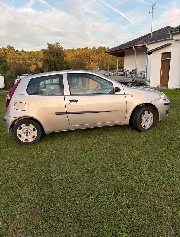 Silber Gebraucht 2004 Fiat Punto Kleinwagen | 900 € (Guter Preis) - Bild 1/4