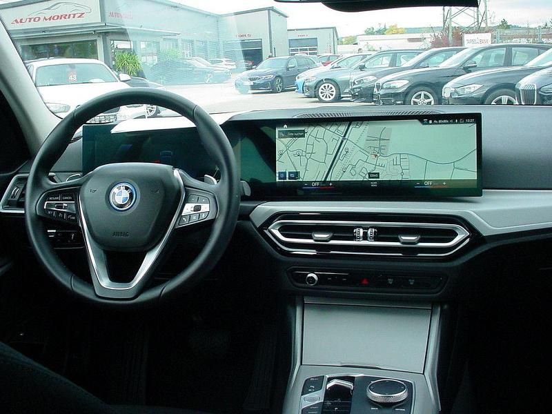 Gebraucht BMW 320e 163 PS (119 kW) 2022 Schwarz Limousine