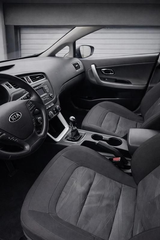 Gebraucht Kia Ceed 110 PS (80 kW) 2014 Beige Kleinwagen