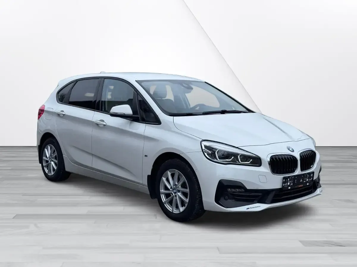 Gebraucht BMW 220 Active Tourer Sport Line 192 PS (141 kW) 2018 Weiß Van / Kleinbus