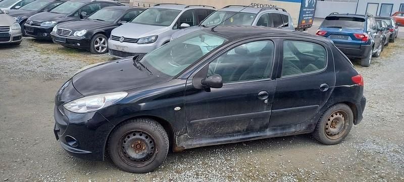 Gebraucht Peugeot 206+ 82 PS (60 kW) 2010 Schwarz Kleinwagen