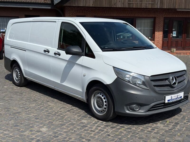 Weiß Gebraucht 2016 Mercedes Vito Van / Kleinbus | 16.950 € (Teuer) - Bild 1/4