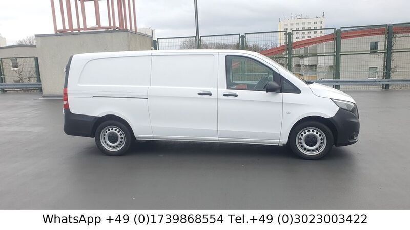 Weiß Gebraucht 2021 Mercedes Vito Van / Kleinbus | 19.900 € (Guter Preis) - Bild 1/4