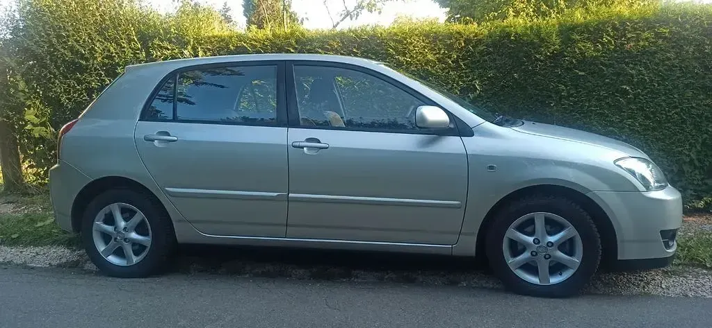 Gebraucht Toyota Corolla Luna 110 PS (80 kW) 2005 Silber Limousine
