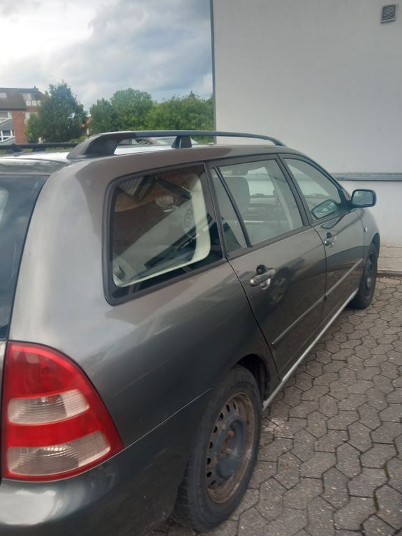 Grau Gebraucht 2003 Toyota Corolla Kombi | 1.450 € (Guter Preis) - Bild 1/4