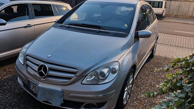 Silber Gebraucht 2006 Mercedes B200 Van / Kleinbus | 2.400 € (Teuer) - Bild 1/4
