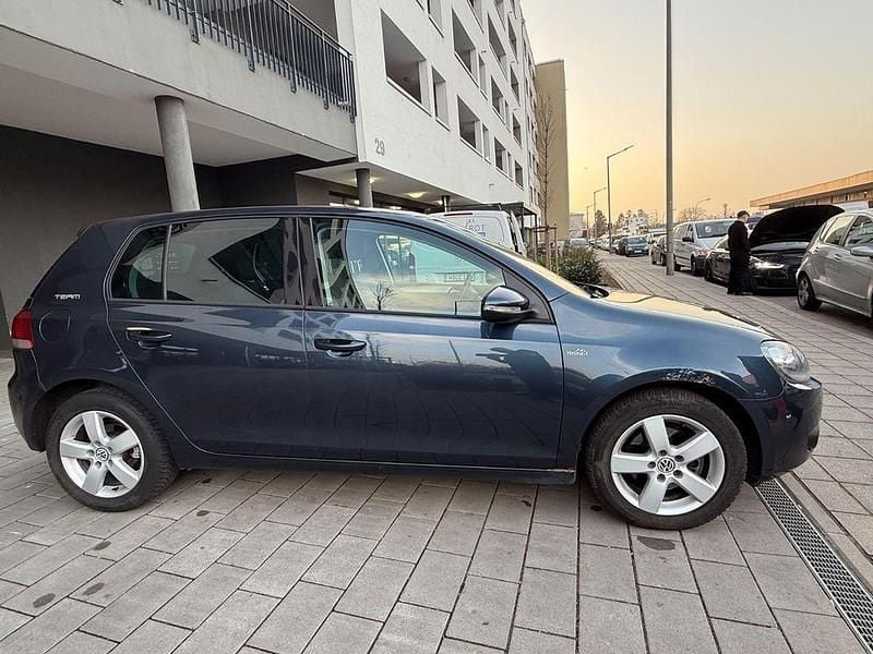 Gebraucht VW Golf VI Team 122 PS (89 kW) 2010 Blau Kleinwagen