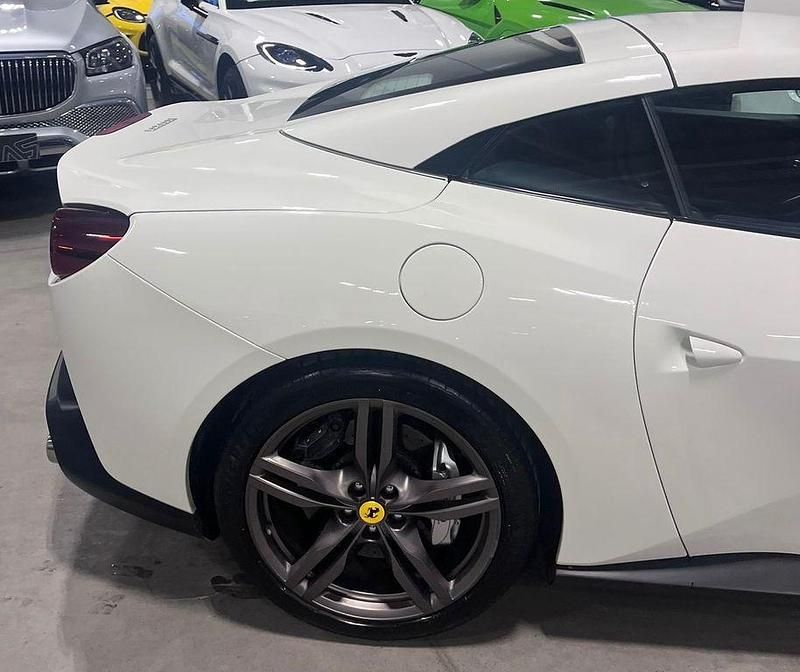 Gebraucht Ferrari Portofino 600 PS (441 kW) 2021 Bianco avus Cabrio
