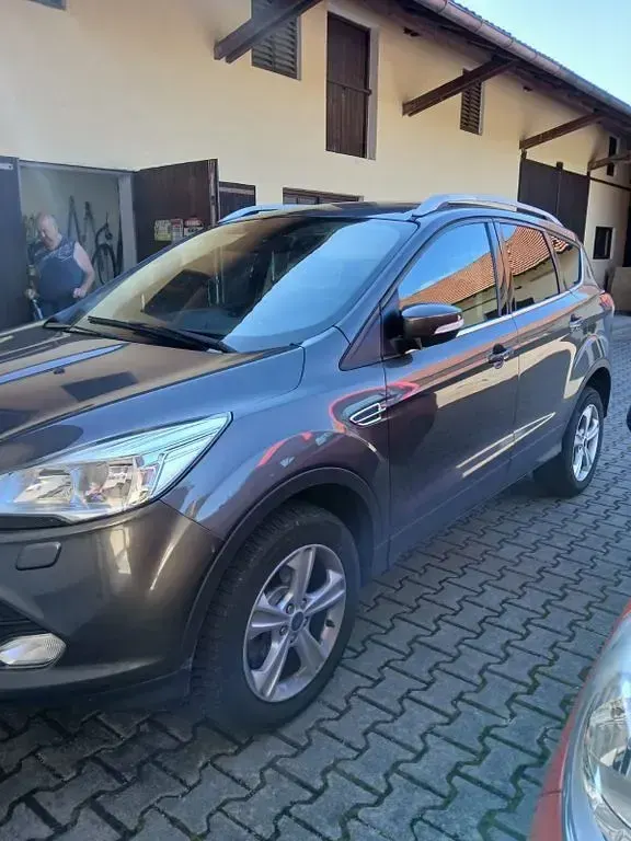 Gebraucht Ford Kuga 150 PS (110 kW) 2016 Grau SUV