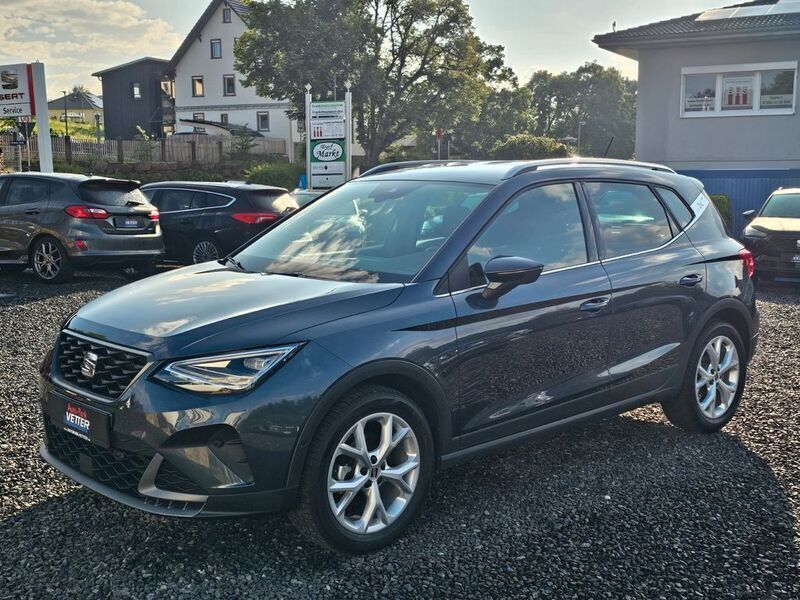 Grau Gebraucht 2024 Seat Arona FR SUV | 22.970 € (Etwas zu teuer) - Bild 1/4