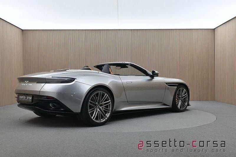 Gebraucht Aston Martin DB12 680 PS (500 kW) 2024 Silber Cabrio