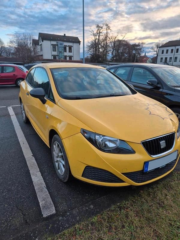 Gelb Gebraucht 2010 Seat Ibiza Kleinwagen | 1.700 € (Fairer Preis) - Bild 1/4