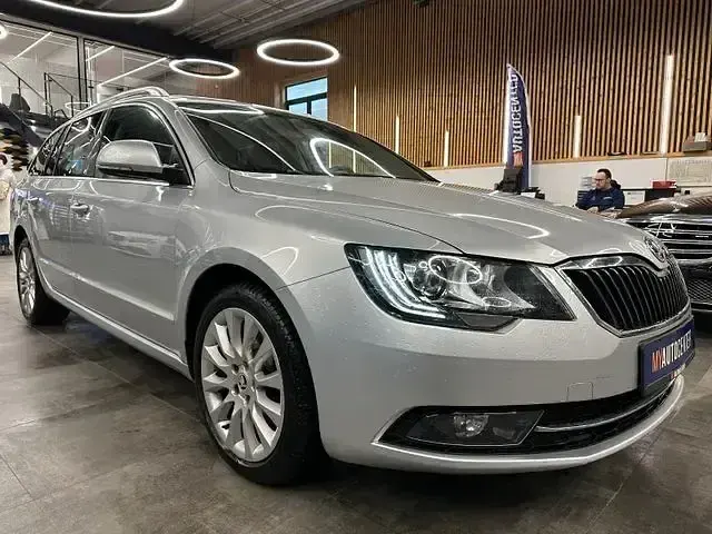 Gebraucht Skoda Superb Exclusive 140 PS (102 kW) 2014 Silber Kombi