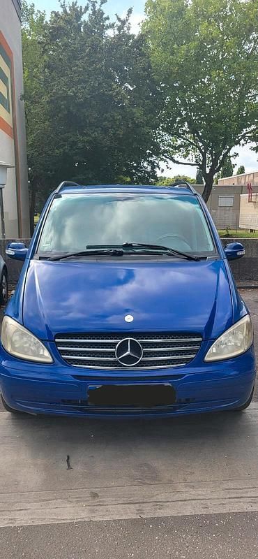 Blau Gebraucht 2005 Mercedes Viano Van / Kleinbus | 5.700 € (Etwas zu teuer) - Bild 1/4