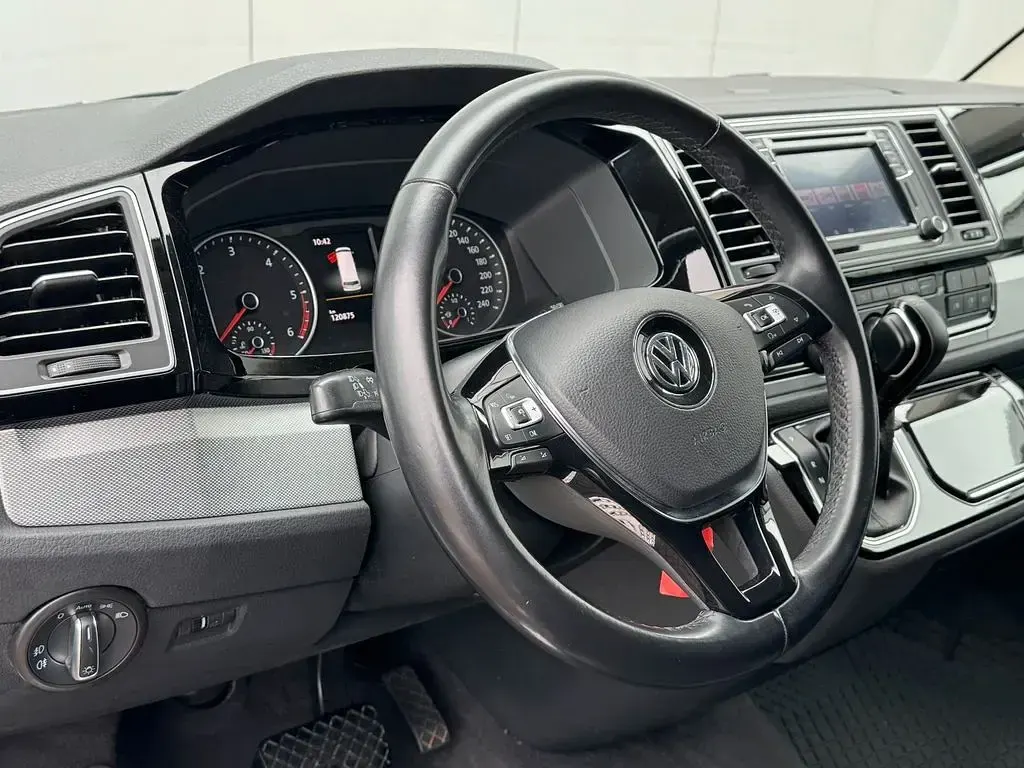 Używany VW T6 Highline 150 KM (110 kW) 2019 Srebrny Van