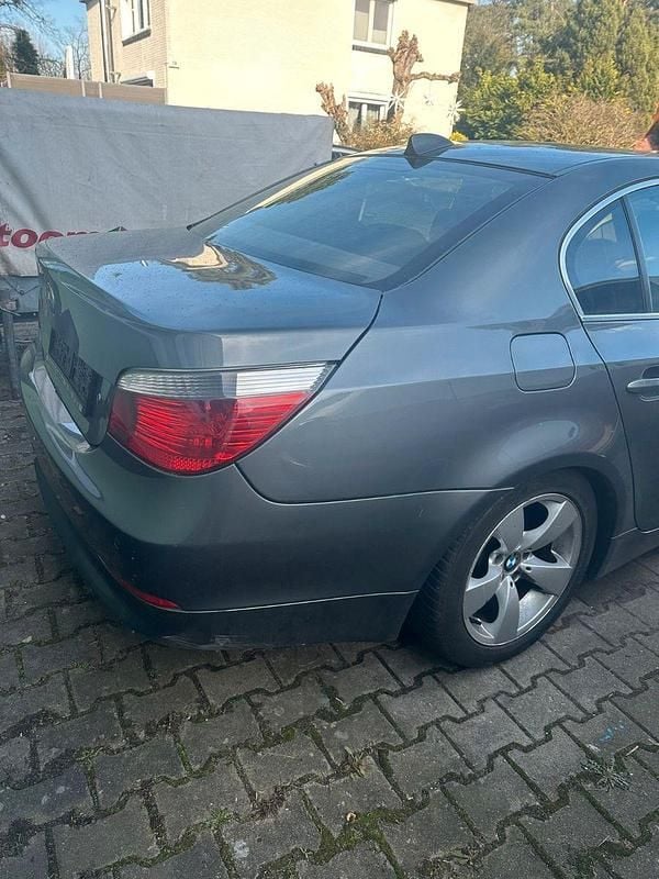 Gebraucht BMW 525 177 PS (130 kW) 2005 Grau Limousine