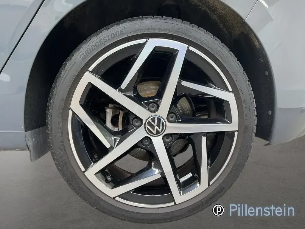 Gebraucht VW Golf VIII Style 150 PS (110 kW) 2023 Grau Limousine