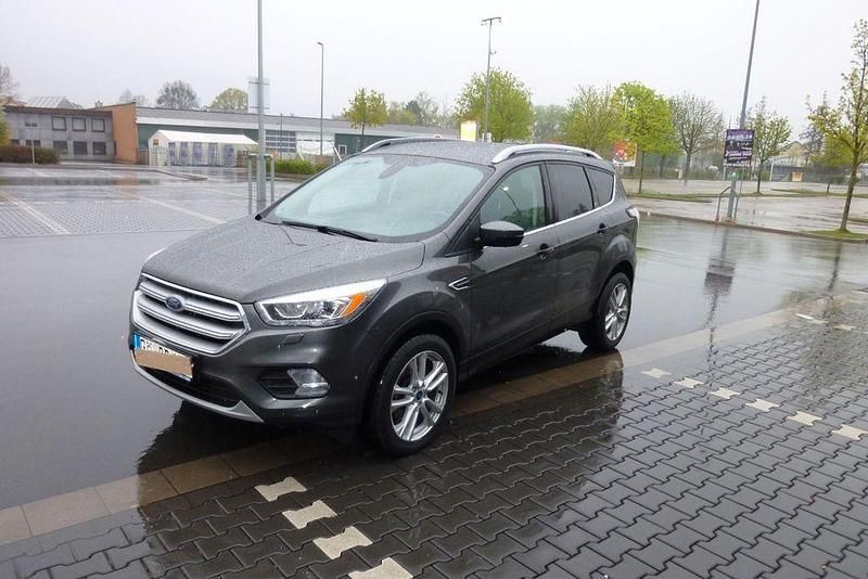 Gebraucht Ford Kuga Cool & Connect 150 PS (110 kW) 2017 Grau SUV