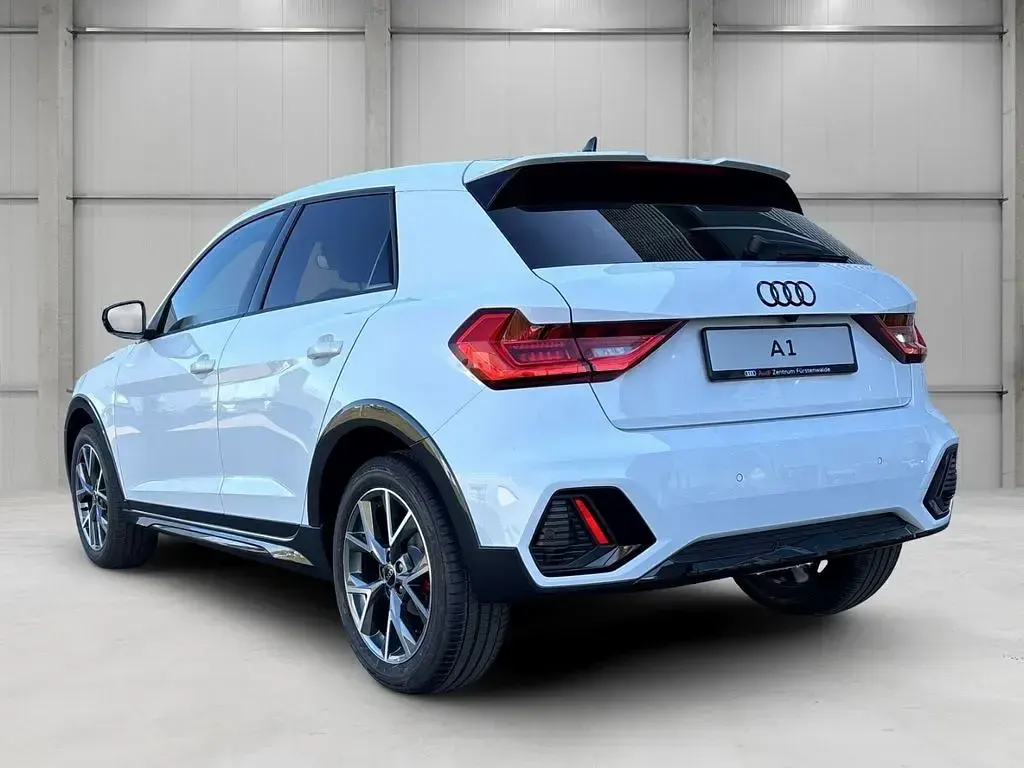 Gebraucht Audi A1 Sport 150 PS (110 kW) 2025 Gletscherweiß metallic SUV
