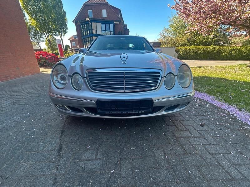 Usata Mercedes E220 150 CV (110 kW) 2004 Argento Berlina