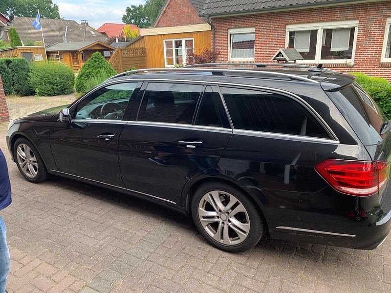 Gebraucht Mercedes E220 Avantgarde 170 PS (125 kW) 2013 Schwarz Kombi