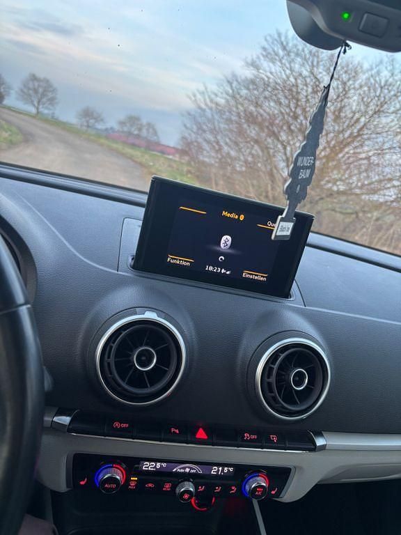 Gebraucht Audi A3 Attraction 110 PS (80 kW) 2014 Rot Limousine