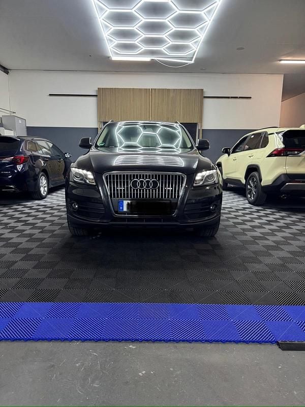 Grau Gebraucht 2011 Audi Q5 SUV | 10.990 € (Fairer Preis) - Bild 1/4